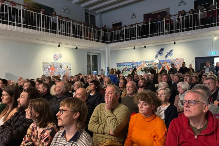 Stórt tiltak: Fleiri enn 1700 fylgdu við Stórt tiltak: Fleiri enn 1700 fylgdu við