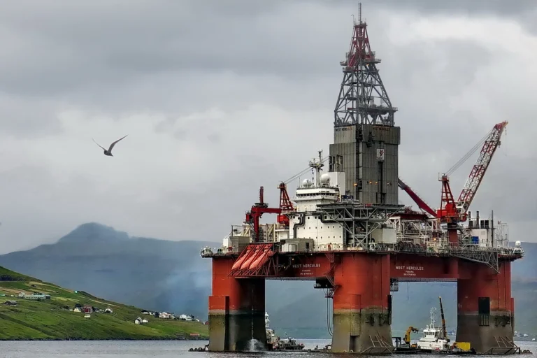 Labour vil steðga gass- og oljuleiting Labour vil steðga gass- og oljuleiting
