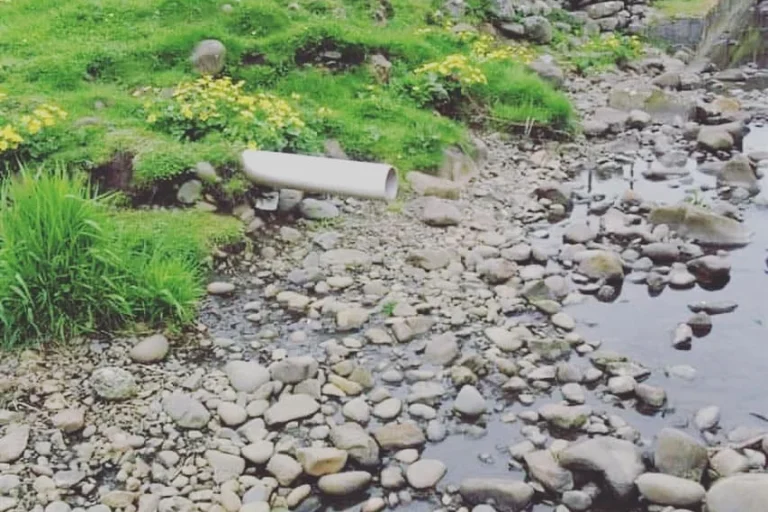 Í kjalarvørrinum av kjakinum um spillvatn Í kjalarvørrinum av kjakinum um spillvatn